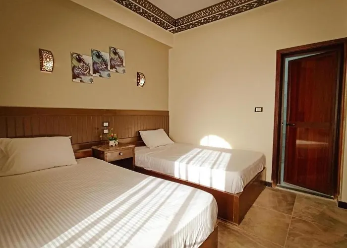 Konukevi Room In Condo - Dahab Motel, Triple Room With 3 Beds Walking Distance To The Beach *